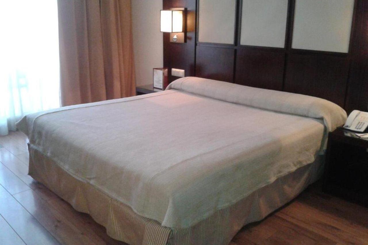 Hotel Isla De La Garena Alcalá de Henares Dış mekan fotoğraf