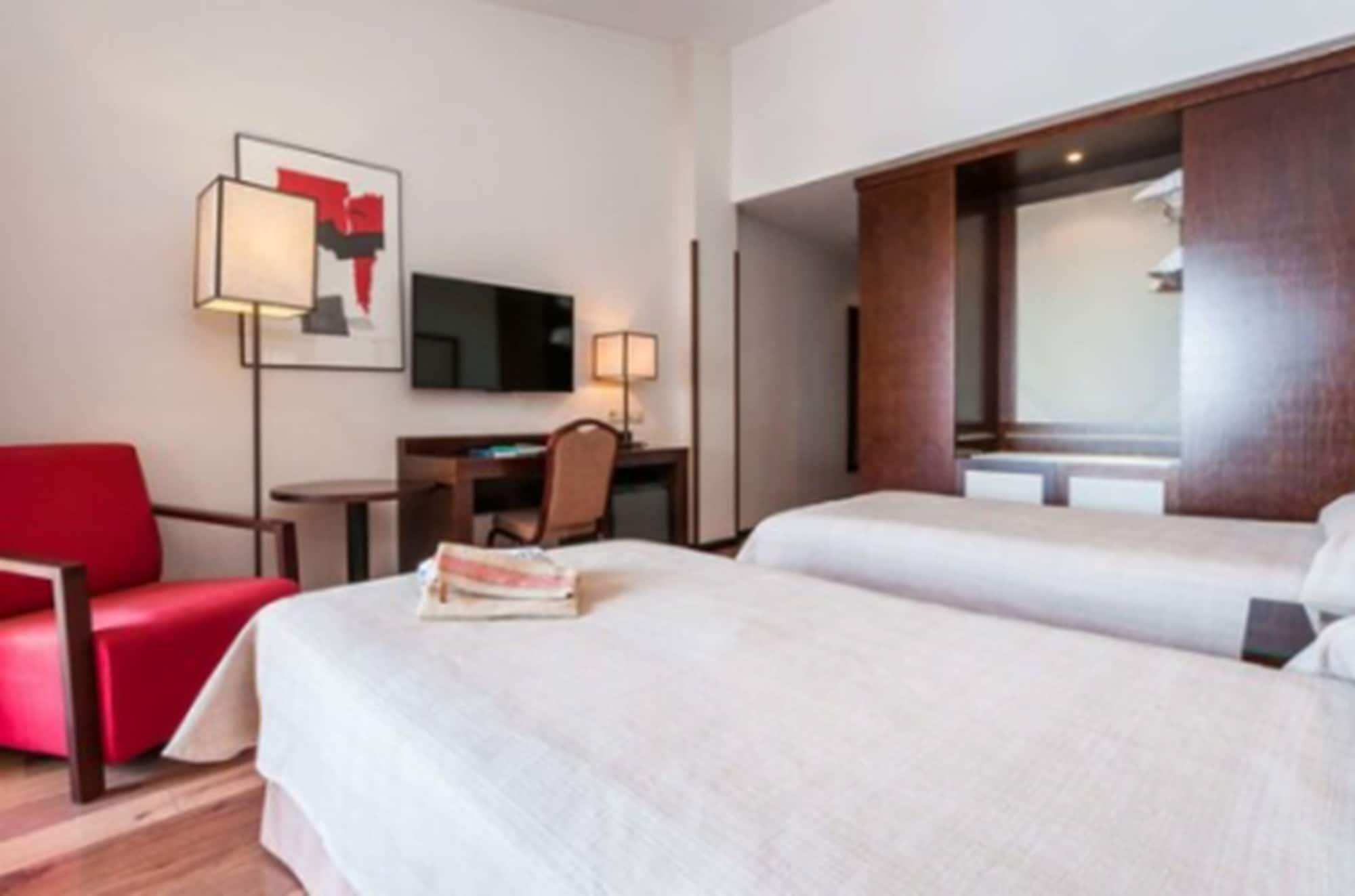 Hotel Isla De La Garena Alcalá de Henares Dış mekan fotoğraf