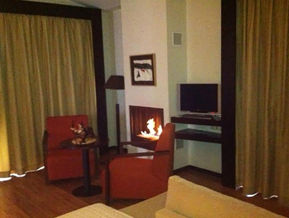 Hotel Isla De La Garena Alcalá de Henares Dış mekan fotoğraf