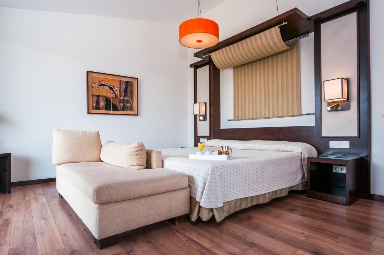 Hotel Isla De La Garena Alcalá de Henares Dış mekan fotoğraf