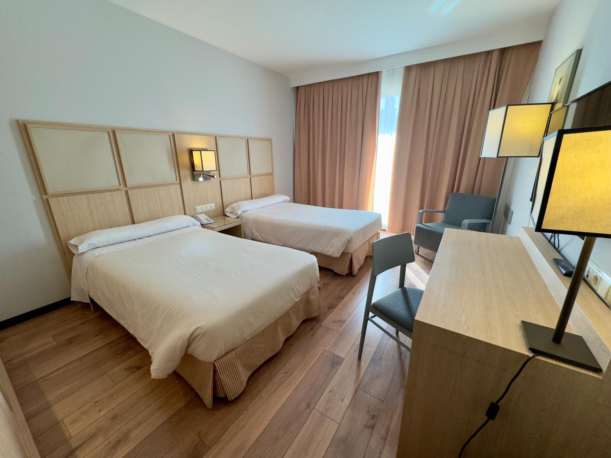 Hotel Isla De La Garena Alcalá de Henares Dış mekan fotoğraf